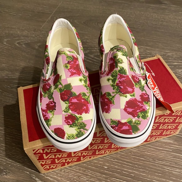 Vans Shoes - Classic Vans Slip-On in Romantic Rose 🌹🌹🌹